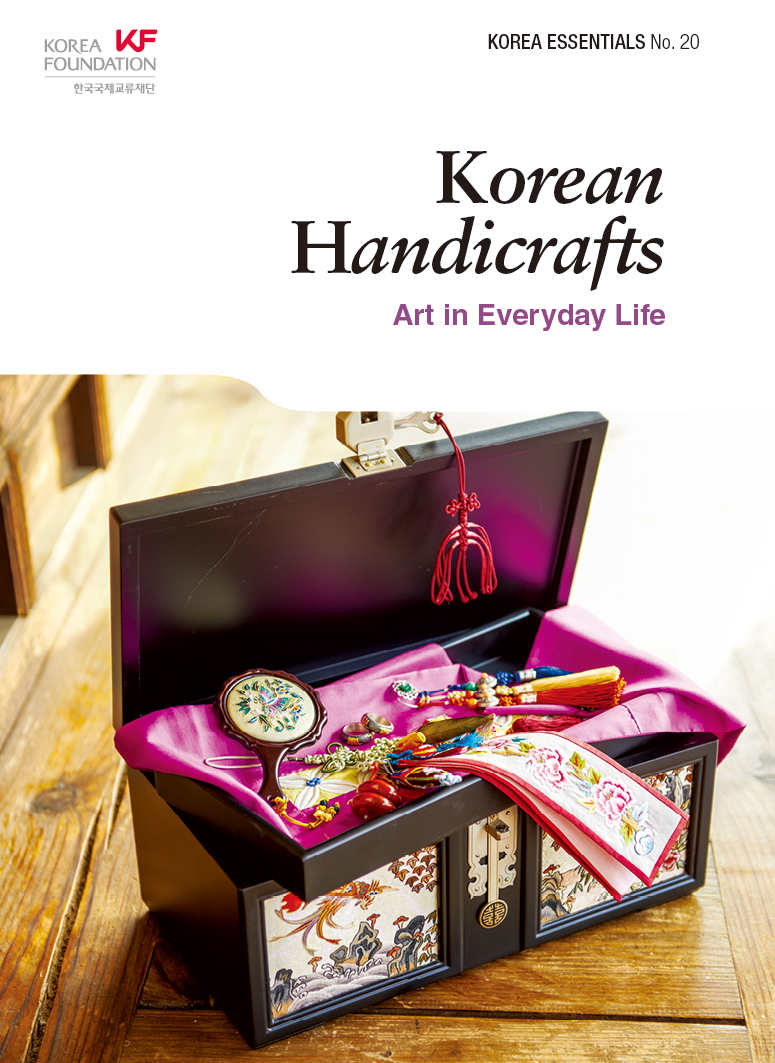Korean Handicrafts Arts In Everyday Life Korea Essentials Book 20 Seoul Selection Editorial Team