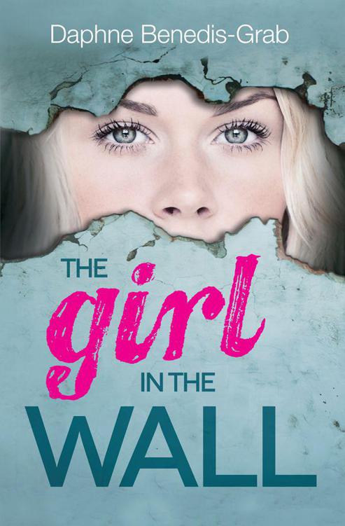 The Girl In The Wall Benedisgrab Daphne
