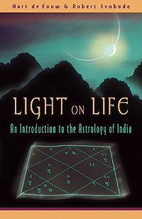 Light On Life An Introduction To The Astrology Of India New Edition Hart De Fouw